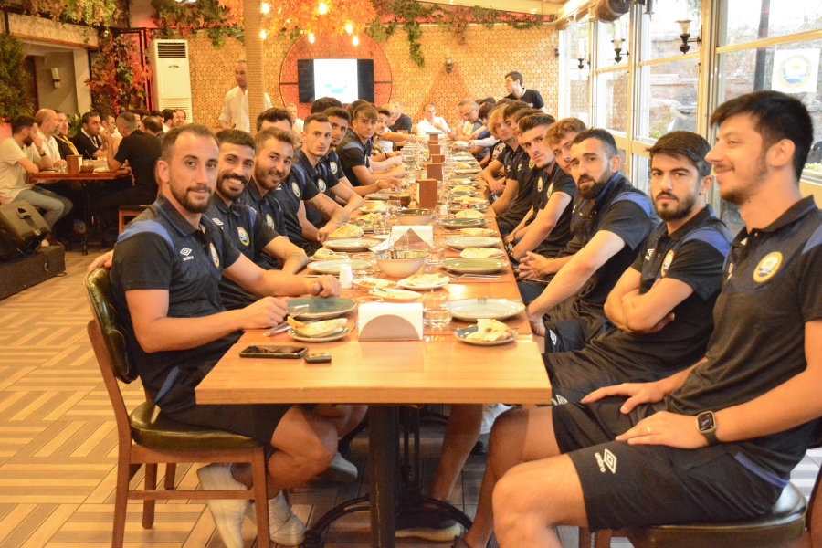 Küçükçekmece Sinopspor Sezon Öncesi yemekte bir araya geldi