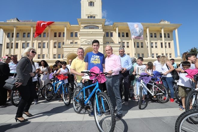 Büyükçekmece`de 143 Başarılı Öğrenciye Bisiklet