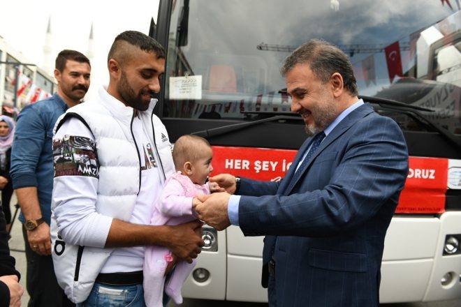 Esenyurt`tan 97 Suriyeli Daha Ülkesine Döndü