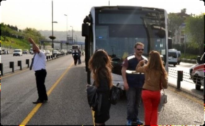 Metrobüs Kazasında 4 Yaralı Var