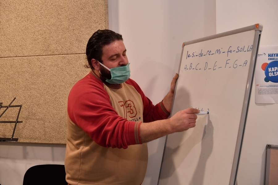 BEYLİKDÜZÜ AKADEMİ GİTAR ORKESTRASI ÇALIŞMALARINA  BAŞLADI 