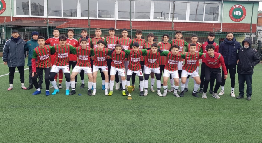 Şampiyon İFAspor U-16 Takımı Kupasını Aldı