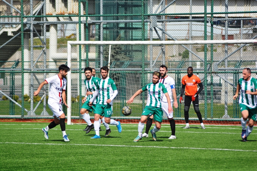 Küçük Ayasofya kendi sahasında 3-0 kazandı