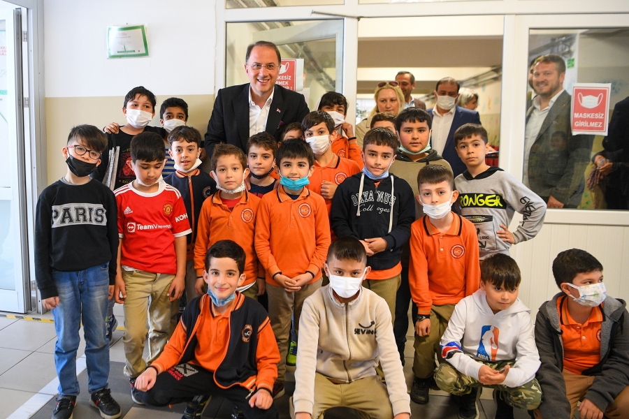 ÖĞRETMEN FEDAİ ALTUN KAPALI SPOR TESİSİ HIZLA  YÜKSELİYOR 