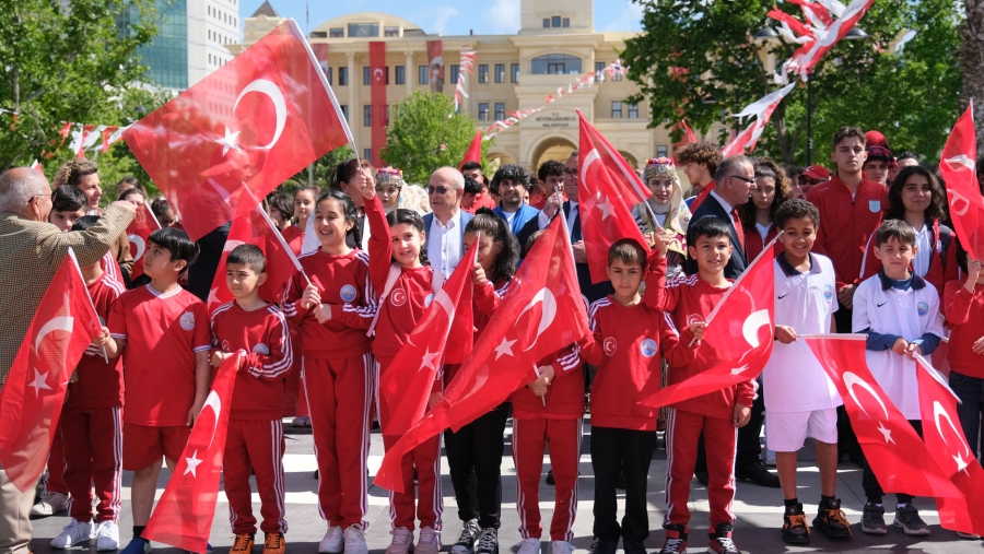 Bağımsızlığın ve aydınlanmanın 103 yılı büyük coşkuyla kutlandı