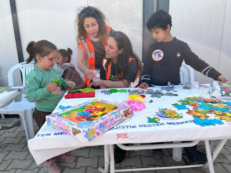 Büyükçekmece Belediyesi depremzedeleri yalnız bırakmıyor