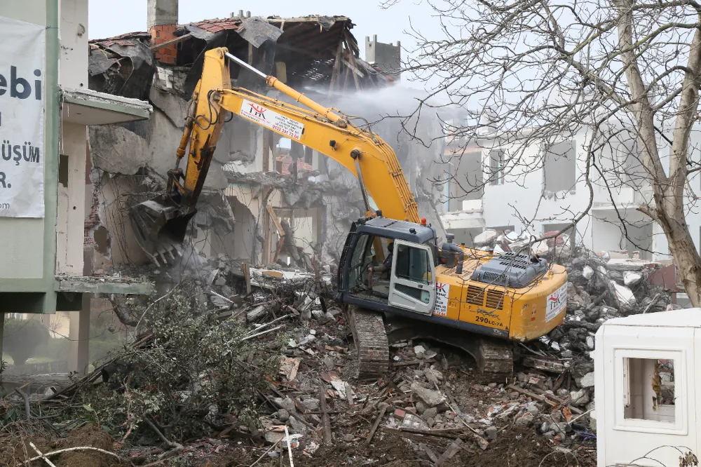 Büyükçekmece’de 64 ailenin daha deprem kabusu son buldu