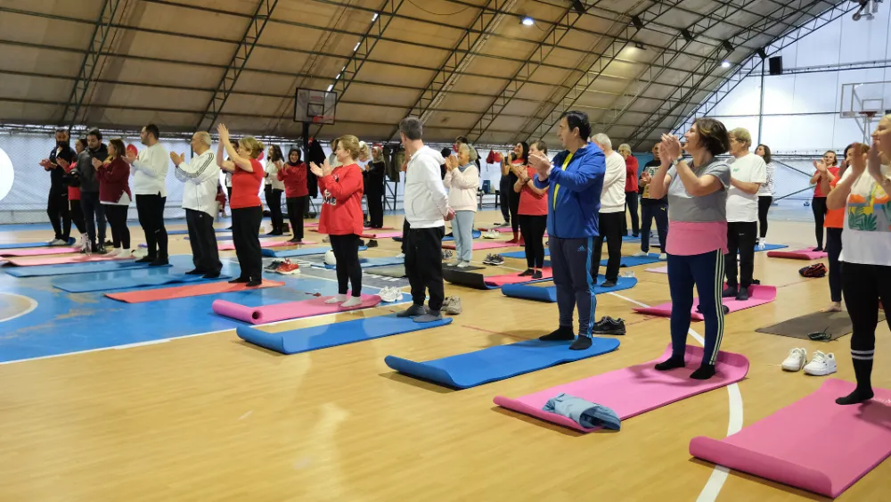 Sevgi Günü’nde sevdikleriyle birlikte pilates yaptılar