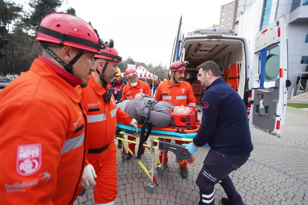 BEYLİKDÜZÜ BELEDİYESİ’NDEN DEPREM TATBİKATI