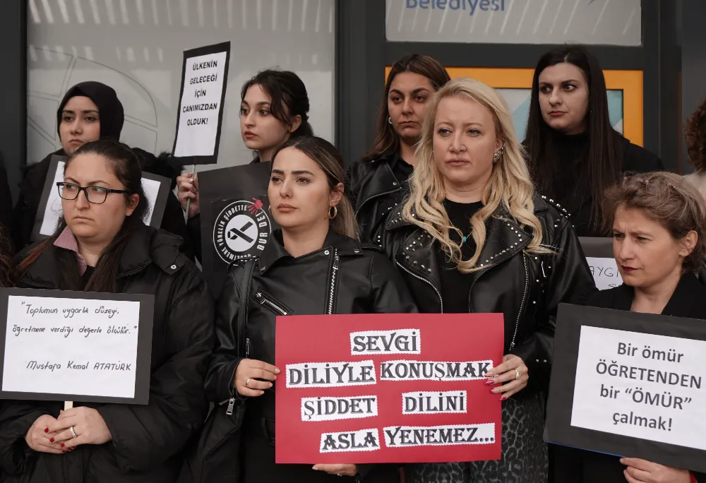BEYLİKDÜZÜ BELEDİYESİ’NİN EĞİTİMCİLERİ KATLEDİLEN ÖĞRETMEN İBRAHİM OKTUGAN’I ANDI