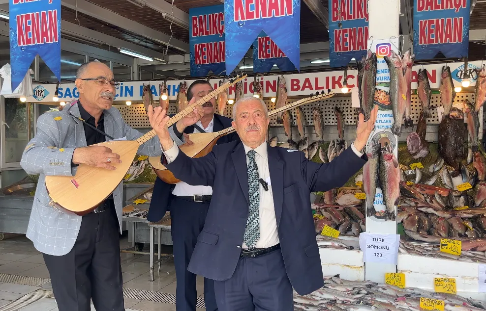 FİYATLAR DÜŞTÜ HALK OZANLARI BALIKLAR İÇİN MANİ YAZDI