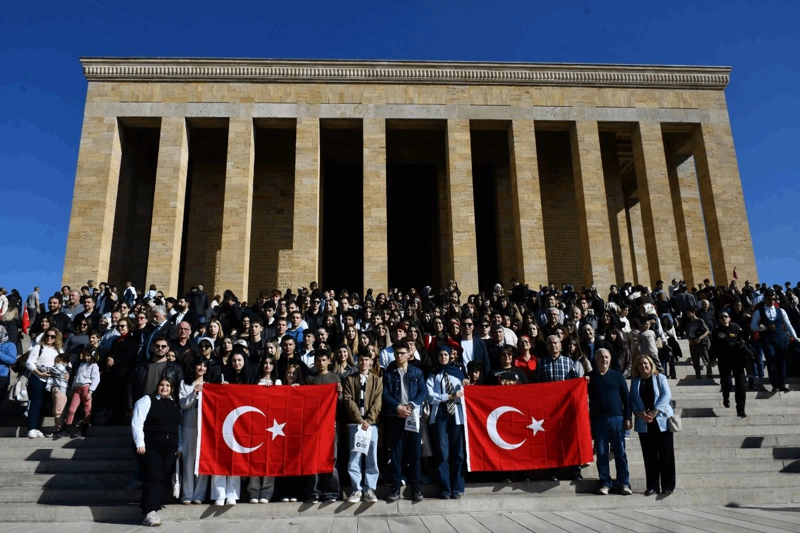 Balıkesirli gençlerden Ata’ya vefa ziyareti