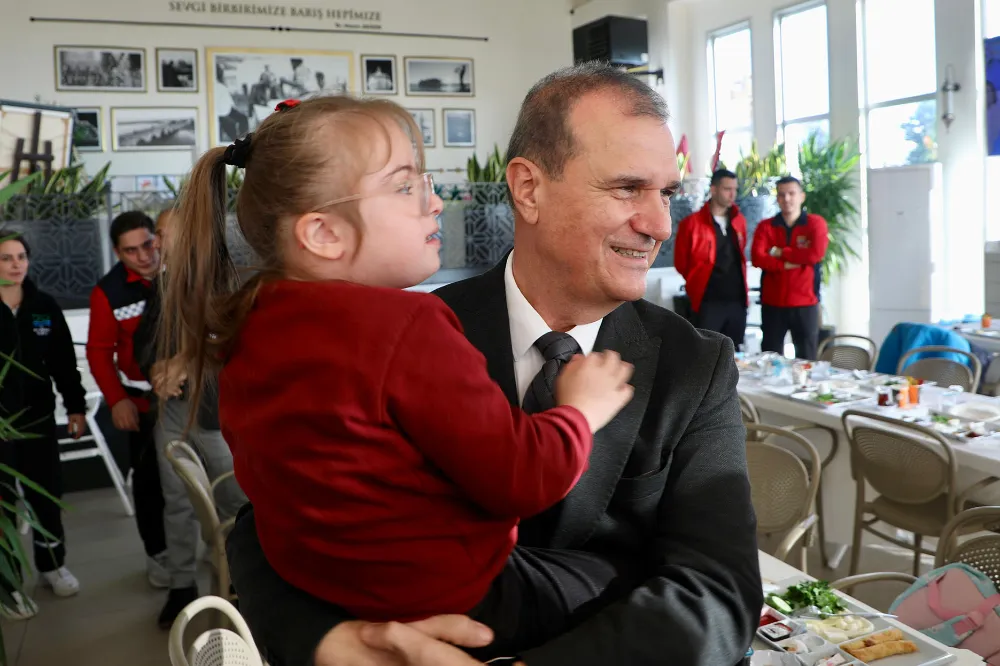 Dünya Engelliler Günü’nde kahvaltıda bir araya geldiler