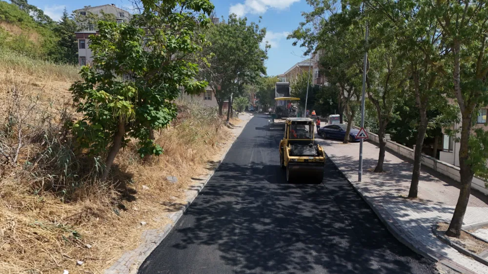 Büyükçekmece’de asfaltlama çalışmaları aralıksız devam ediyor