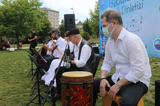 Büyükçekmeceli Babalara Müzik Dinletisi