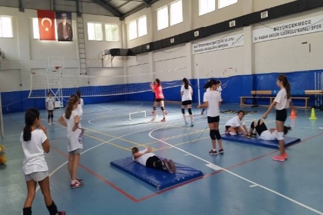Büyükçekmece`de voleybol kış antrenmanları başladı