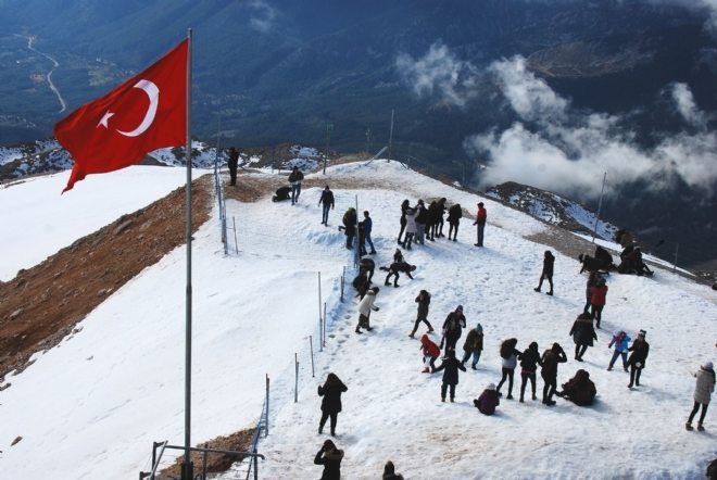 ANTALYA`DA HAFTASONU ÇOCUKLARIN OLDU