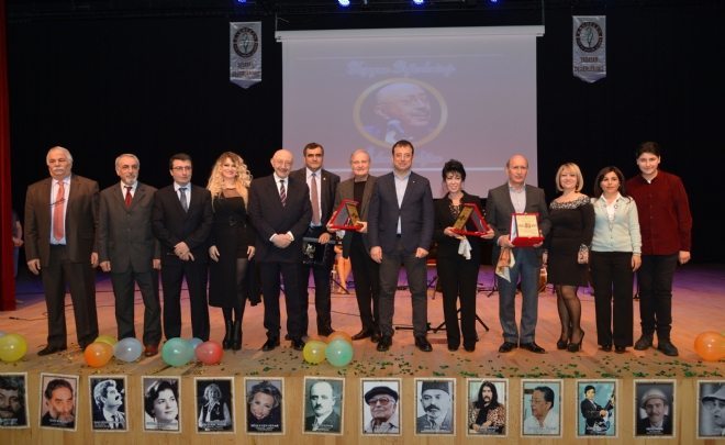 BEYLİKDÜZÜ`NDE ŞİİR VE MÜZİK DOLU BİR AKŞAM