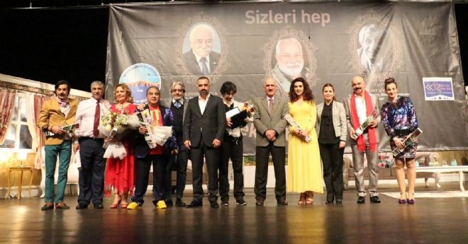 ÜÇ BÜYÜK TİYATRO USTASI BÜYÜKÇEKMECE`DE ANILDI