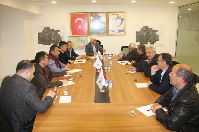 BEYLİKDÜZÜ`NDE HAVAİ ELEKTRİK HATLARI YER ALTINA İNİYOR