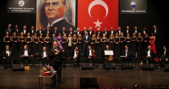 Avni Anıl, B. Çekmece`de şarkılarıyla anıldı
