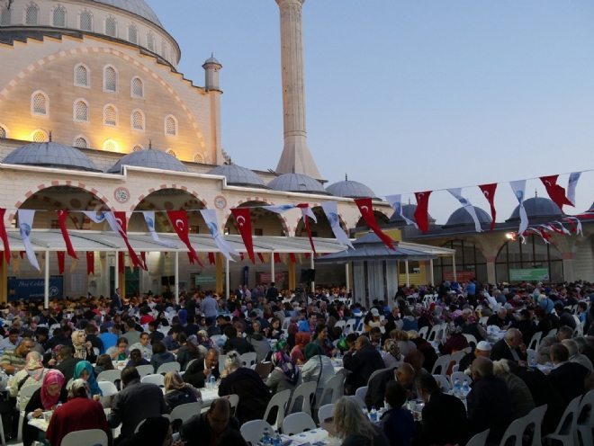 Akgün Ramazan paylaşmak demektir