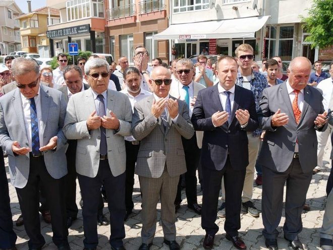 BÜYÜKÇEKMECELİLER TERÖRÜ KINADI