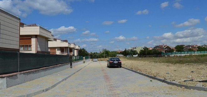 Büyükçekmece`de yol yapım çalışmaları hız kesmiyor