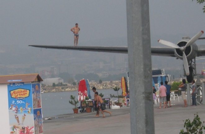 Büyükçekmece` de Ölüme Atlıyorlar!