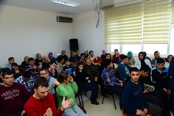OTİZMLİ ÖĞRENCİLER ÖĞRETMENLERİNİ UNUTMADI