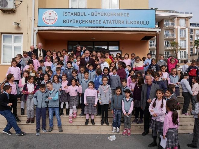 Akgün: Daha iyi bir gelecek için eğitime katkımız sürecek