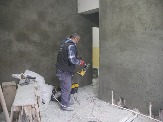 Başkan Akgün okulları şantiyeye çevirdi
