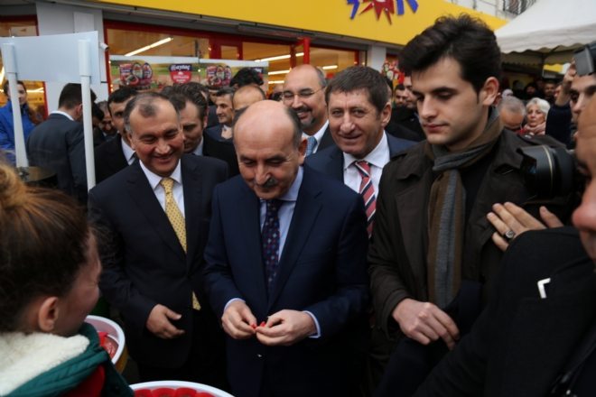 Bakan Müezzinoğlu Esenyurt`ta Market Açtı