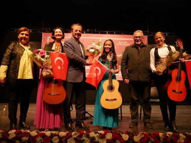 Gitar Prensesleri Büyükçekmece`yi büyüledi  