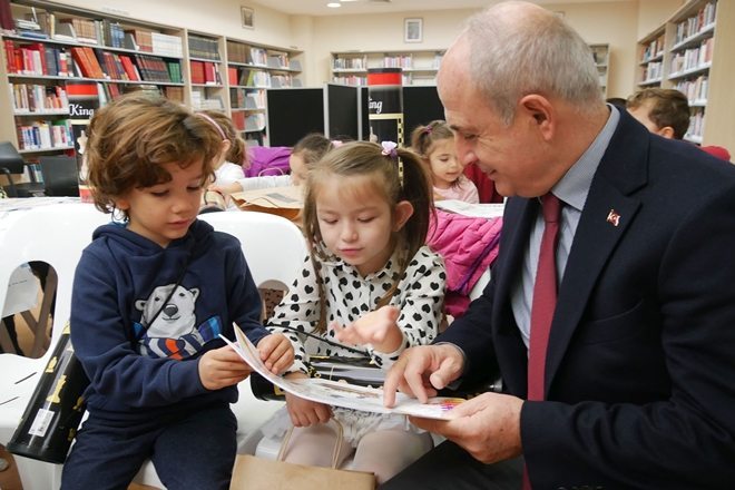 Kutadgu Bilig Kütüphanesi Pazar Günleri Açık