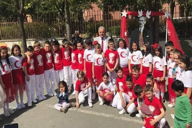 Hüseyin Öğretmen Kalp Krizinden Hayatını Kaybetti