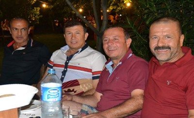 BEYLİKDÜZÜ EFSANE FUTBOLCULARI AĞIRLADI
