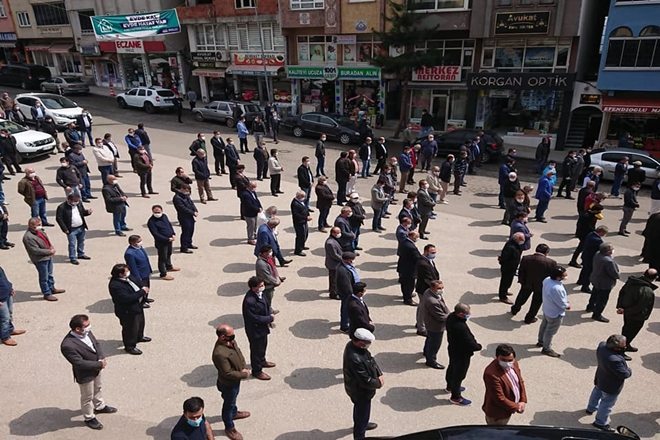 Başkan Kiraz Annesini Toprağa Verdi