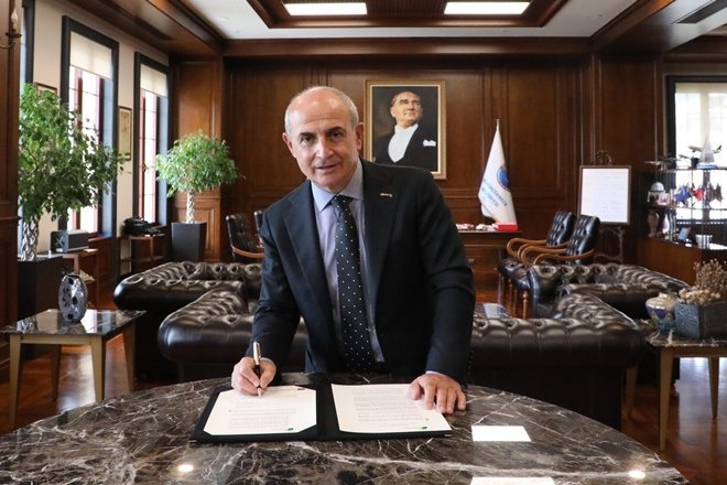 Akgün, AB Belediye Başkanları Sözleşmesi