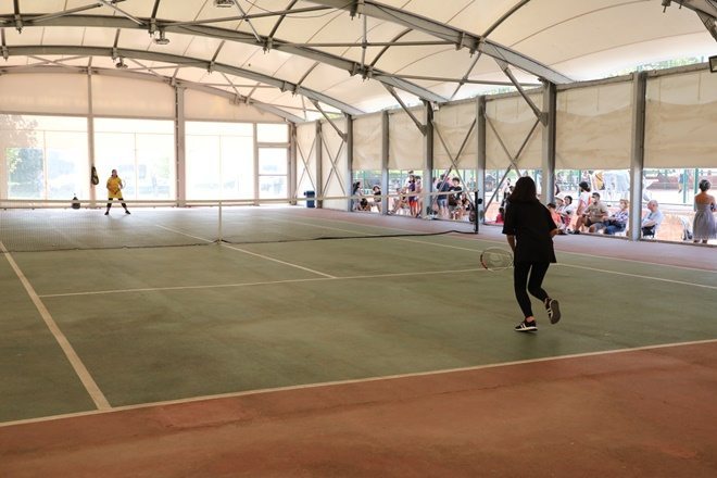 Büyükçekmeceli çocukların tenis turnuvası nefesleri kesti