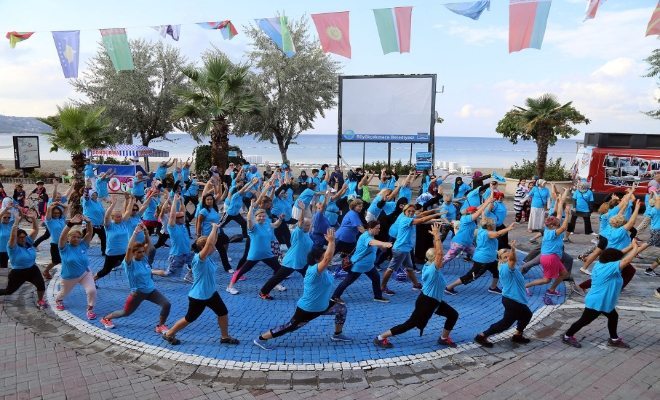 Başkan Akgün, güne kadınlarla spor yaparak başlıyor