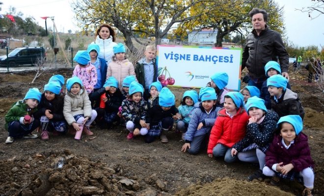 Beylikdüzü`nde Çocuklar Toprağa Umut Ekti