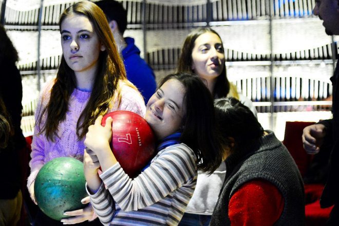 Down Sendromlu Çocukların Bowling Heyecanı