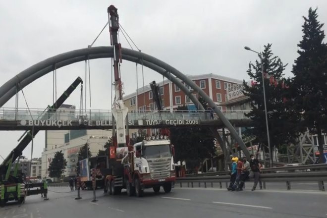 Büyükçekmece Tuyap Üst Geçidi Yenileniyor