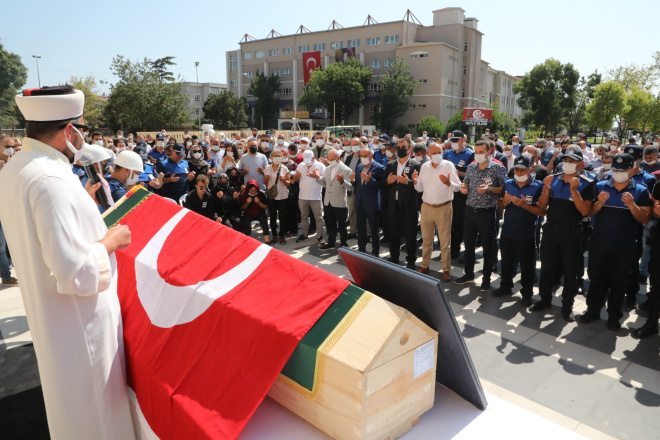 Yardımsever Zabıta Komiseri gözyaşlarıyla son yolculuğuna uğurlandı