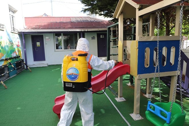 Okullarda dezenfektan çalışmaları devam ediyor