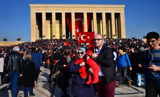 Beylikdüzü Anıtkabir`i Ziyaret Etti