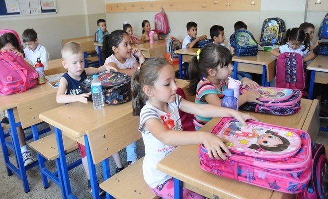 Beylikdüzü Belediyes`nden Miniklere Hediye Yağmuru