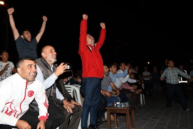 Milli Takımın Zaferi Esenyurt`u Coşturdu