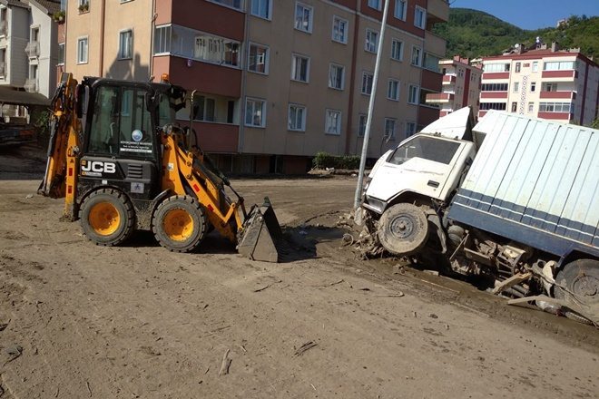 Başkan Akgün, sel felaketinin yaşandığı bölgeye gitti